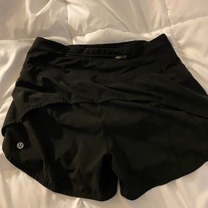 Lululemon Black Size 6 Speed Up Shorts (mid rise “4)